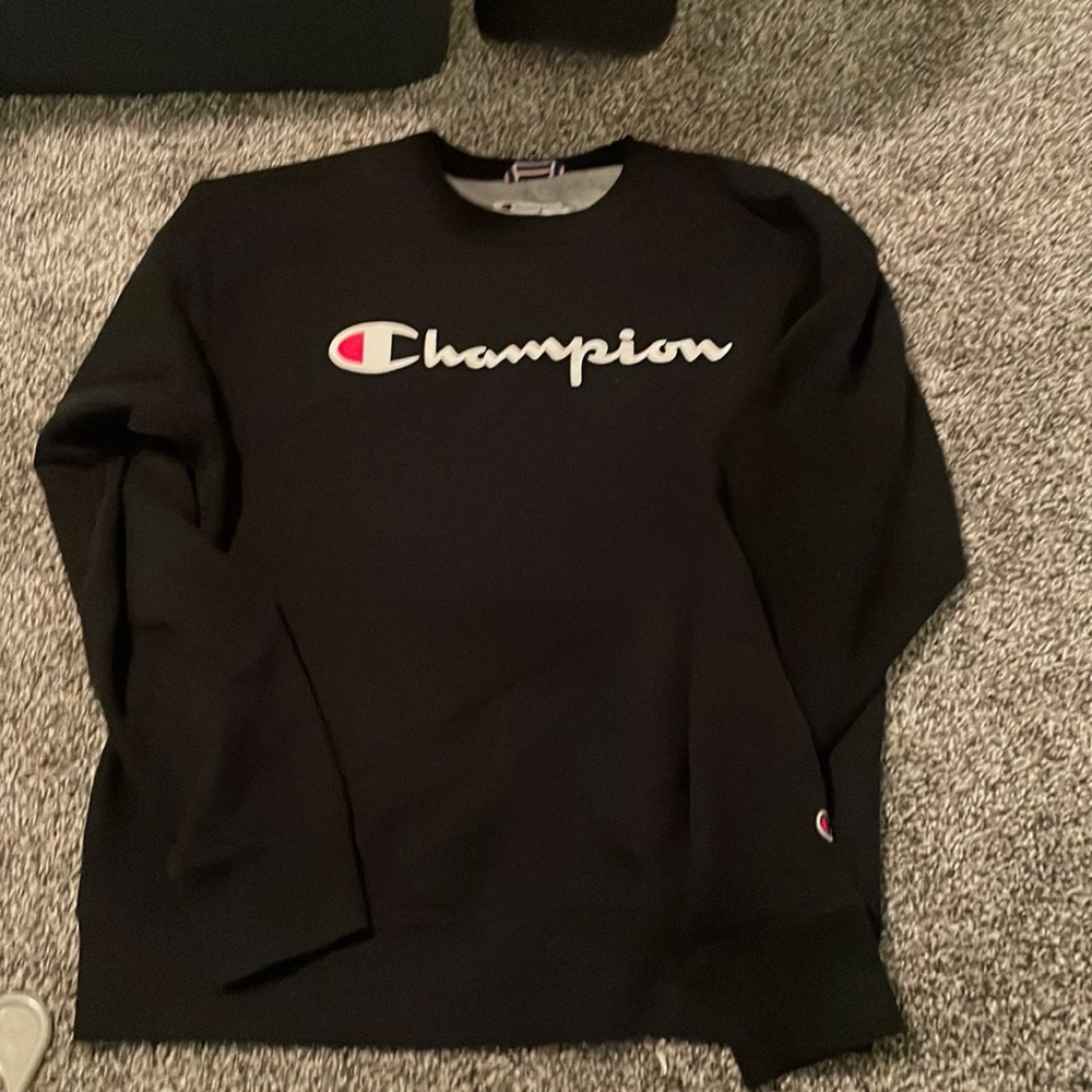 Men’s lightly worn champion sweatshirt, size medium